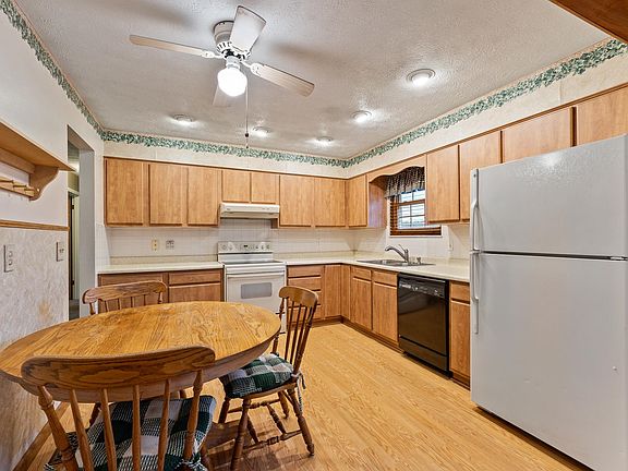 5th image of 203 Roberto Dr