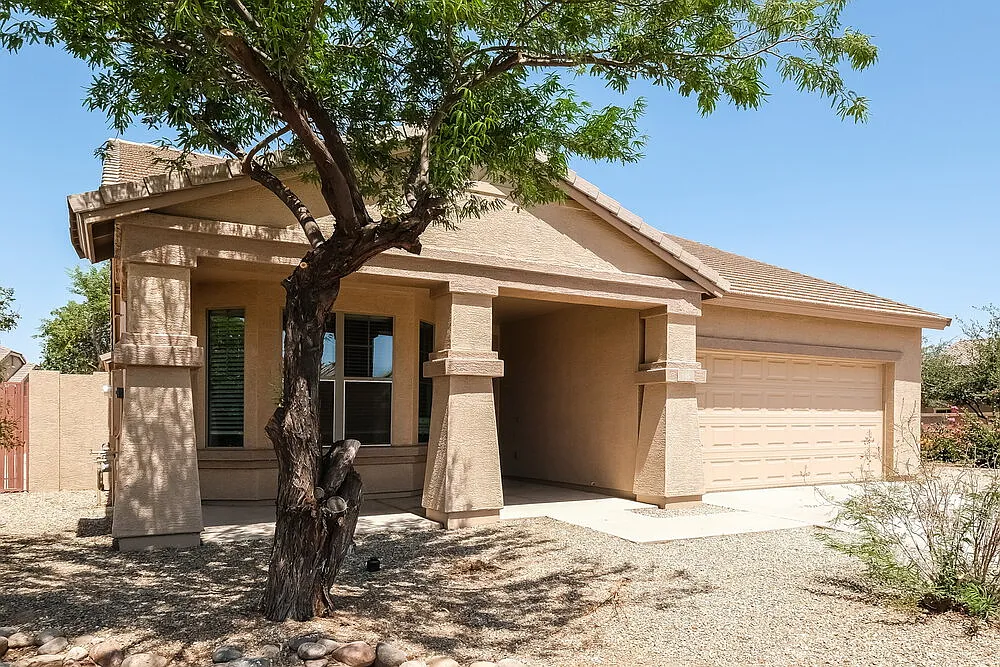 3 bed, 2.0 bath, 1710 sqft, $1,995 — Photo 3