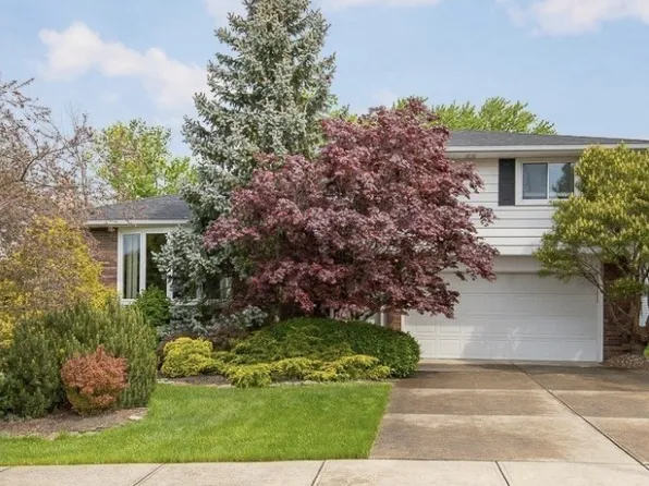 2324 Coventry Dr, Parma, OH 44134