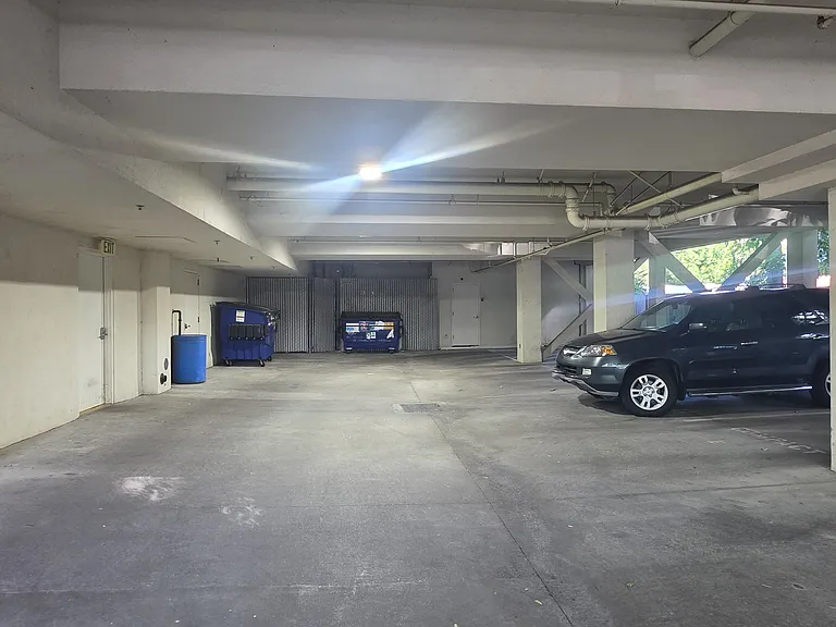 1033 S St #6 — Photo 33