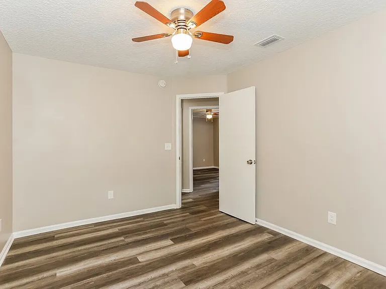 3030 Caroline Crest Dr E — Photo 11