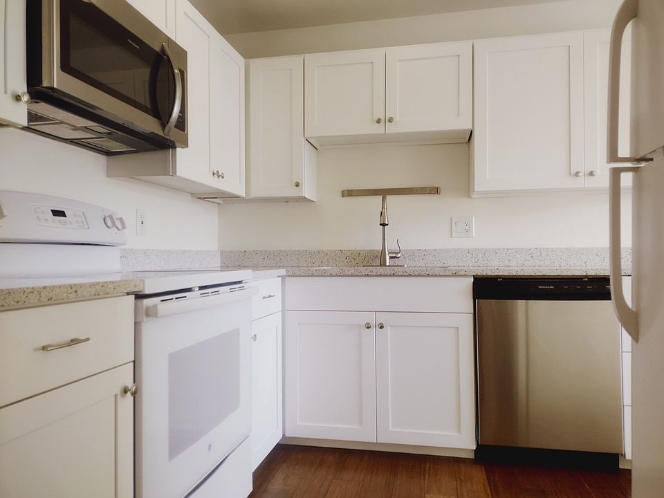 B105 Kitchen-1