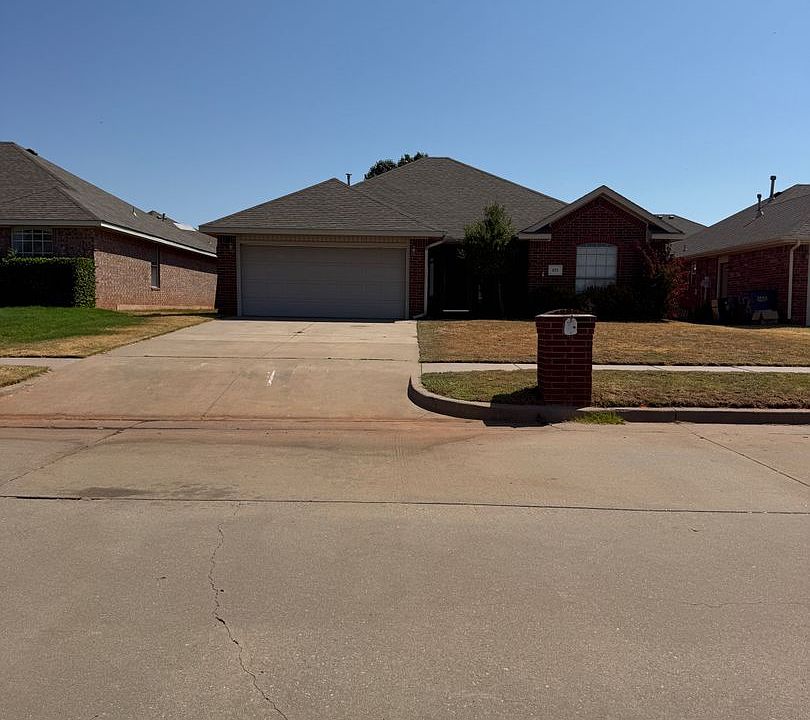 1st image of 400 S Castle Ridge Ln