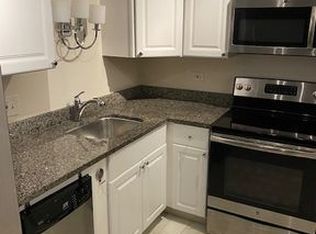 1502 Lehigh Ave #105A, Glenview, IL 60026