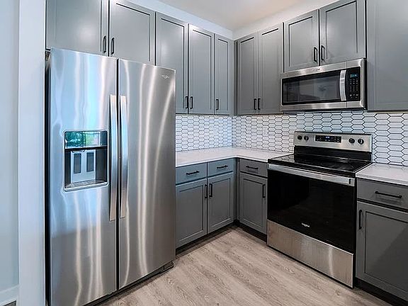 5th image of 173B Morris St #209