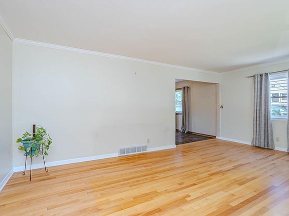 4th image of 1111 MARQUARDT ROAD