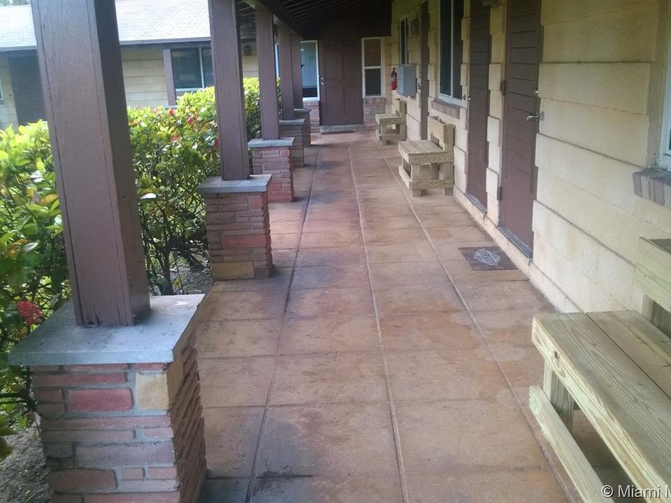 2nd image of 633 NE 17th Ter APT 3