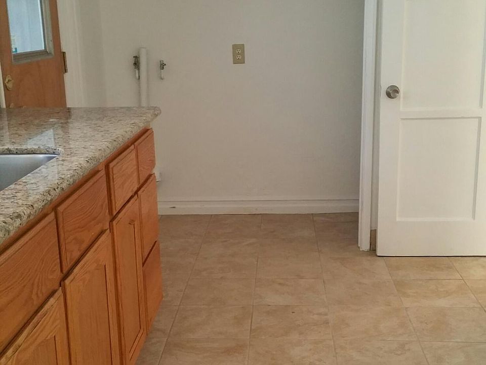 2nd image of 10822 S Manhattan Pl