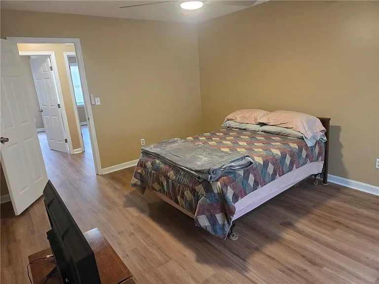 5595 Wells Cir — Photo 13