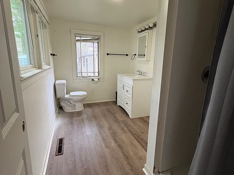 409 S Lansing St — Photo 8