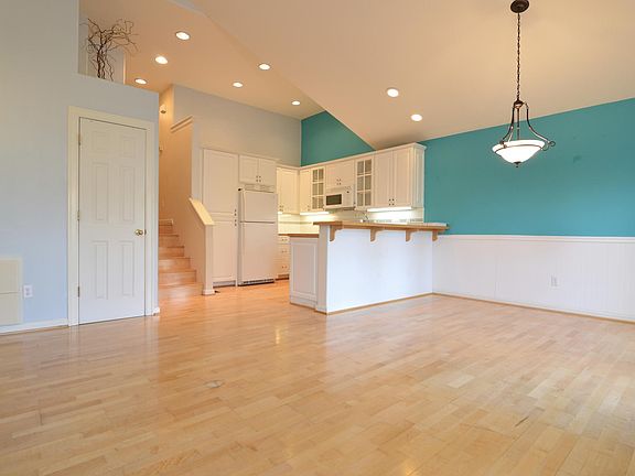 5th image of 12245 SE Whitcomb Dr