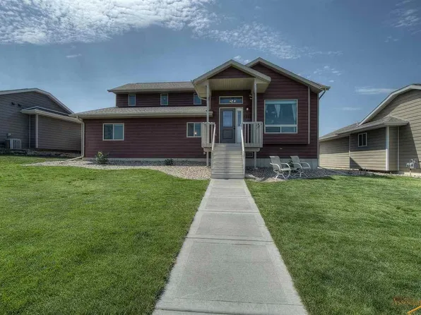 1215 Juneau Dr, Box Elder, SD 57719