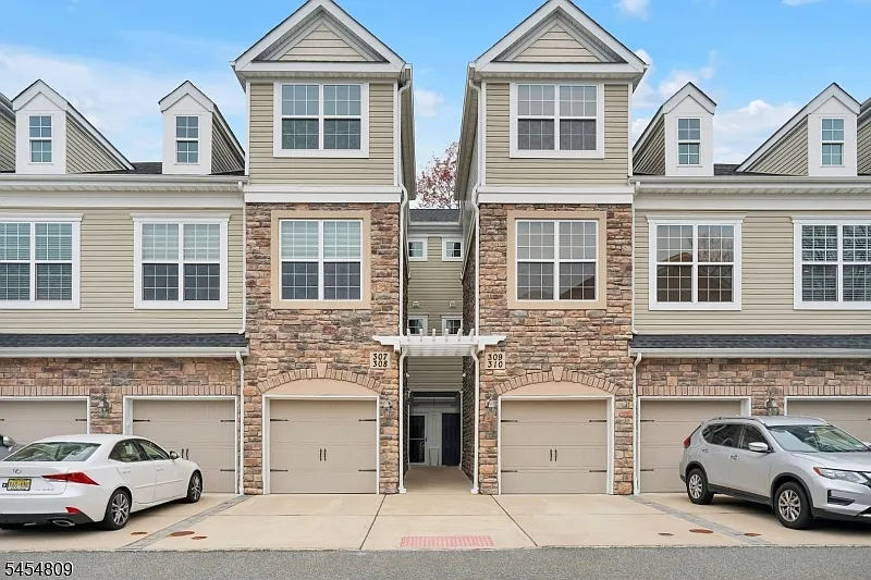 3 bed, 2.5 bath, $3,400 — Photo 2