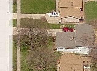 5241 Devon Dr, North Olmsted, OH