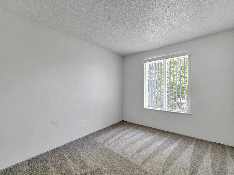 Karens Korner Apartments — Photo 17