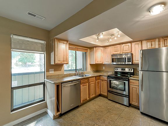 3rd image of 10819 NE 37th Pl APT 109