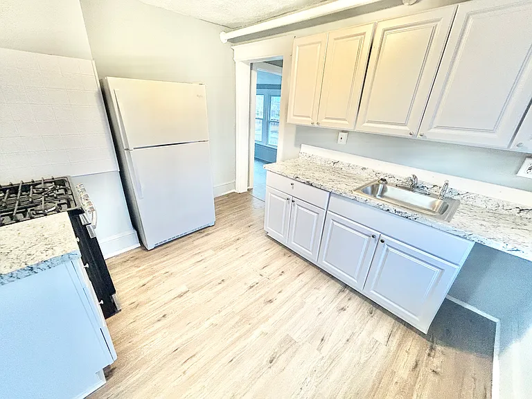 1830 E Riverside Dr #2 — Photo 4