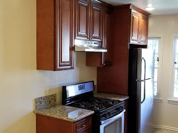 3rd image of 466 N Sierra Bonita Ave
