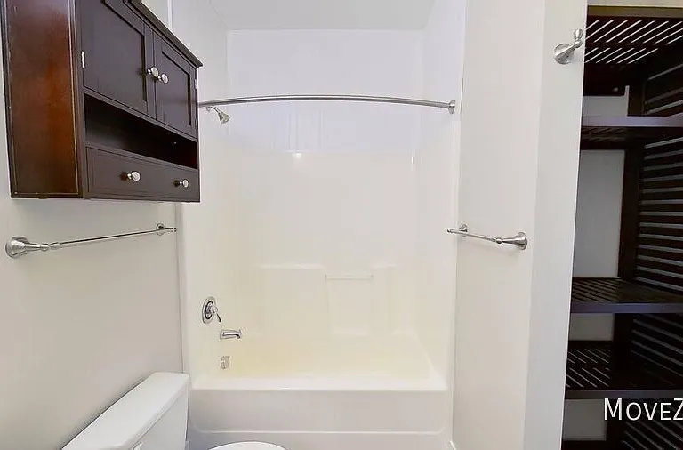 827 Seigle Point Dr — Photo 14