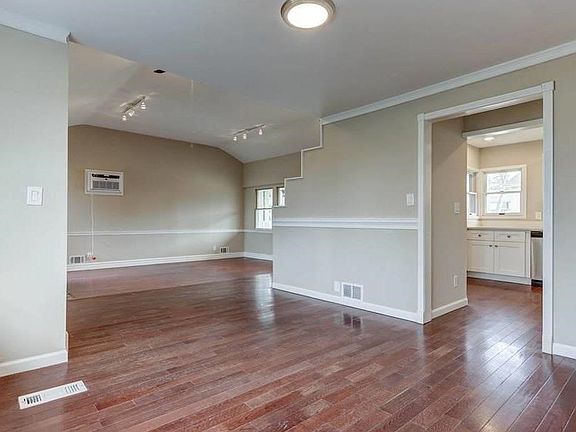 5th image of 251 Broadway