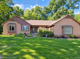 5123 Canyon Oaks Dr, Brighton, MI 48114