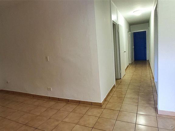 4th image of 124 NE 22nd St #1