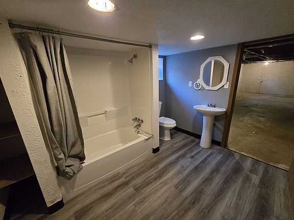 5th image of 27 E Penning Ave