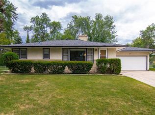 1396 Clarmar Ave, Roseville, MN 55113