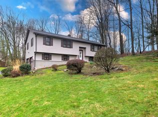 6 Briarwood Dr, Beacon Falls, CT 06403