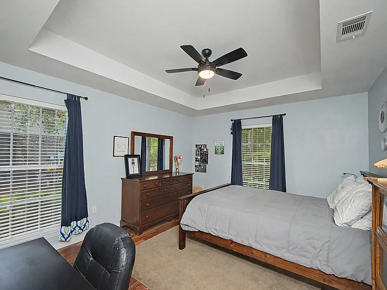 1626 Oakmont Cir — Photo 43
