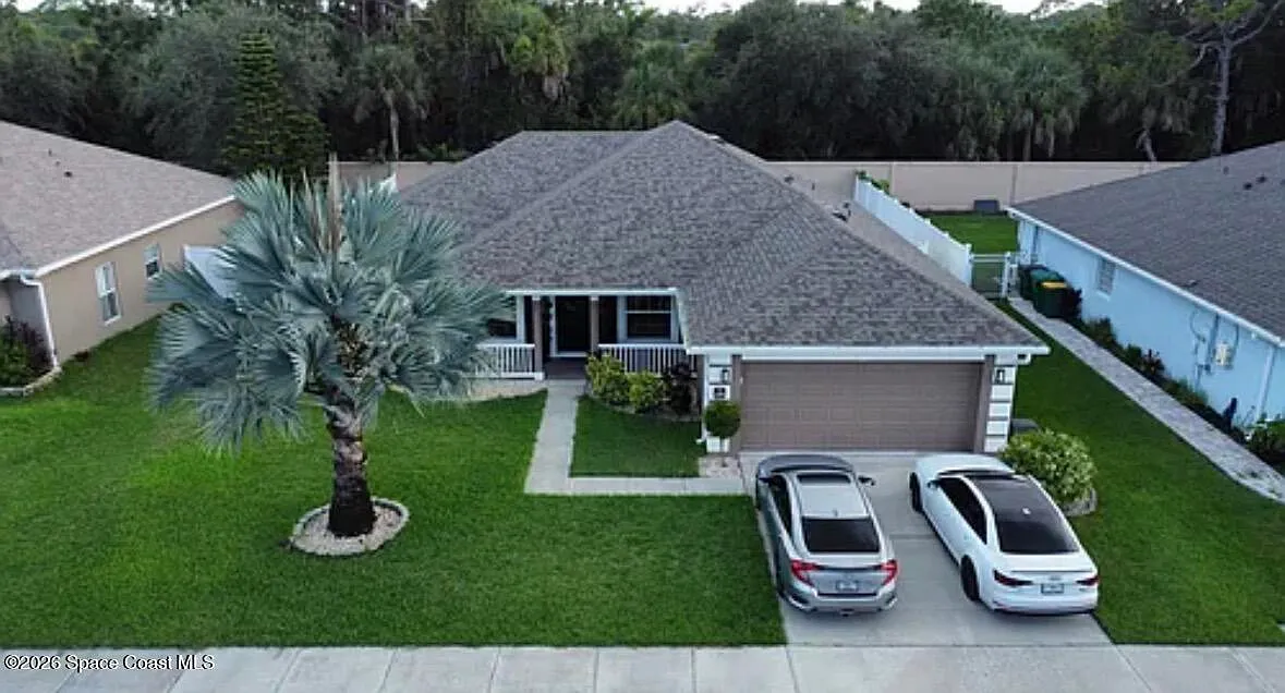 3 bed, 2.0 bath, 2035 sqft, $3,050 — Photo 1