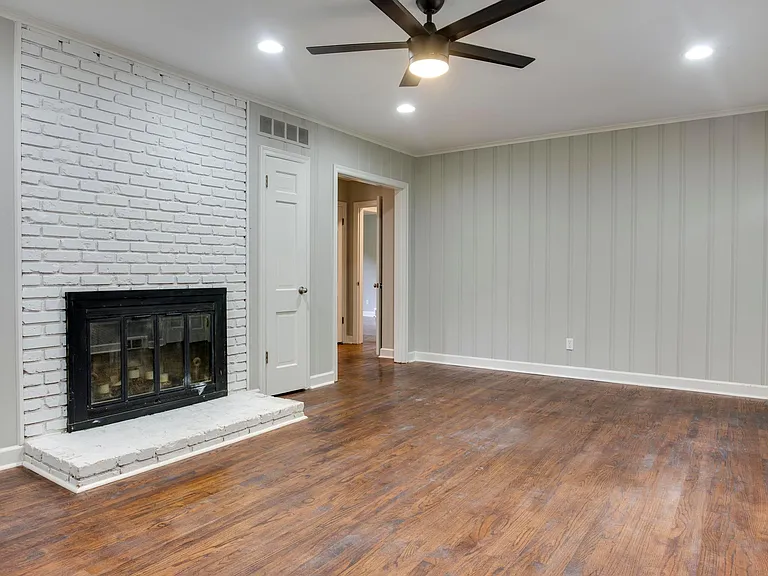 4207 Barfield Rd — Photo 10