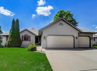 803 Pasadena Pkwy, Waunakee, WI 53597