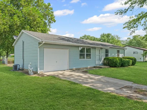 313 W Lincoln Ave, Ogden, IL 61859