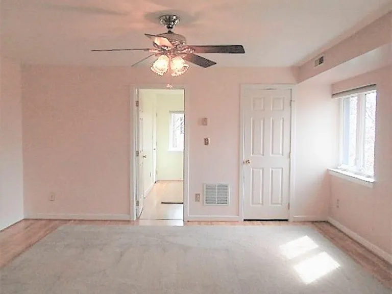 3904 Eastview Ln — Photo 2