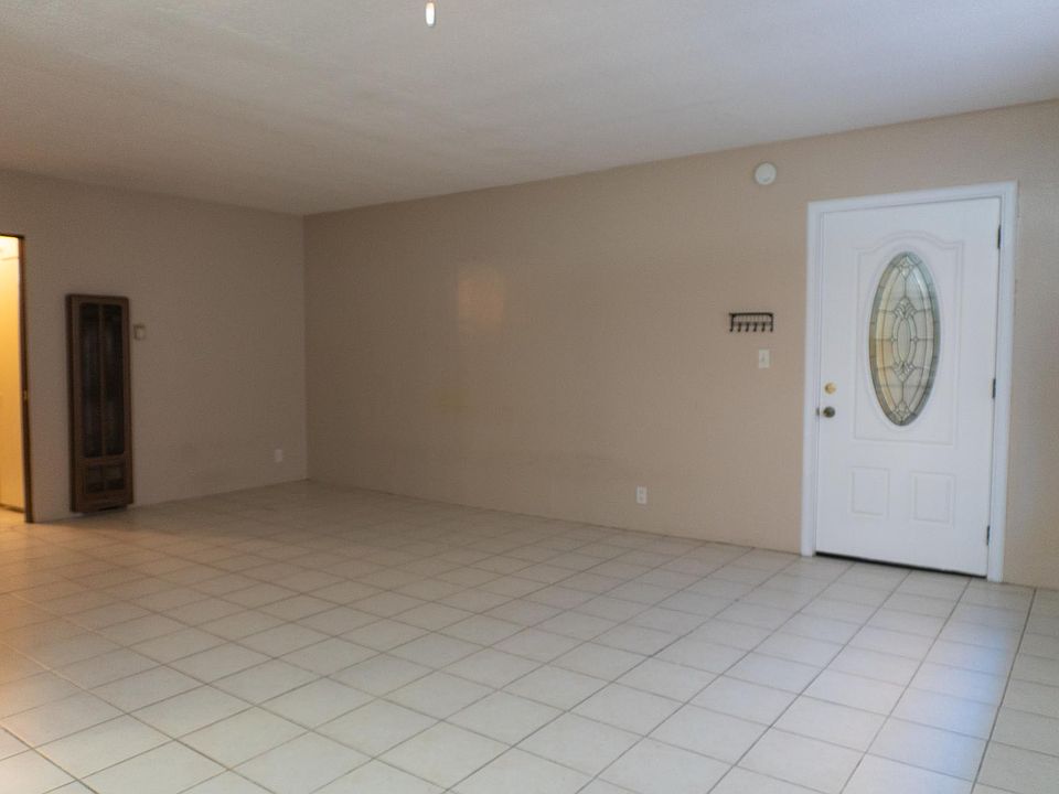 1st image of 616 N St Andrews Pl APT 2