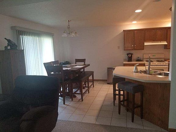 4th image of 322 Yale Ct