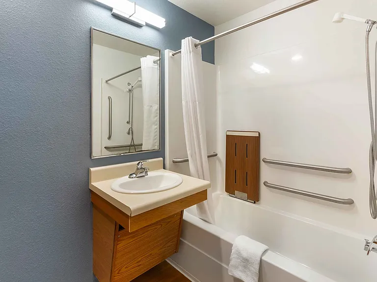 Deluxe Studio - 1 Full Bed