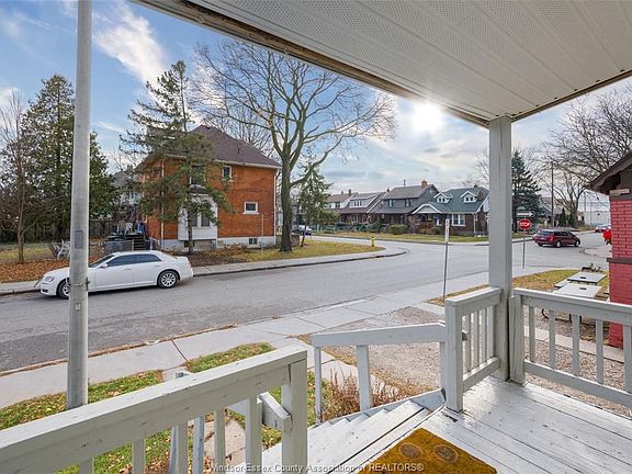 3rd image of 482 Caroline St