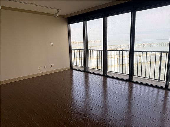 4th image of 4350 Ocean Dr APT 202