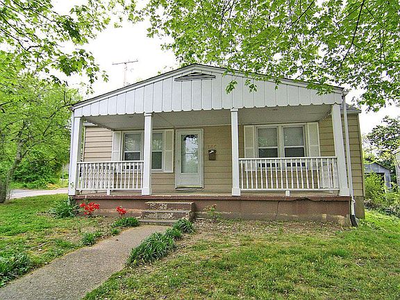 3rd image of 646 Whitelaw Ave