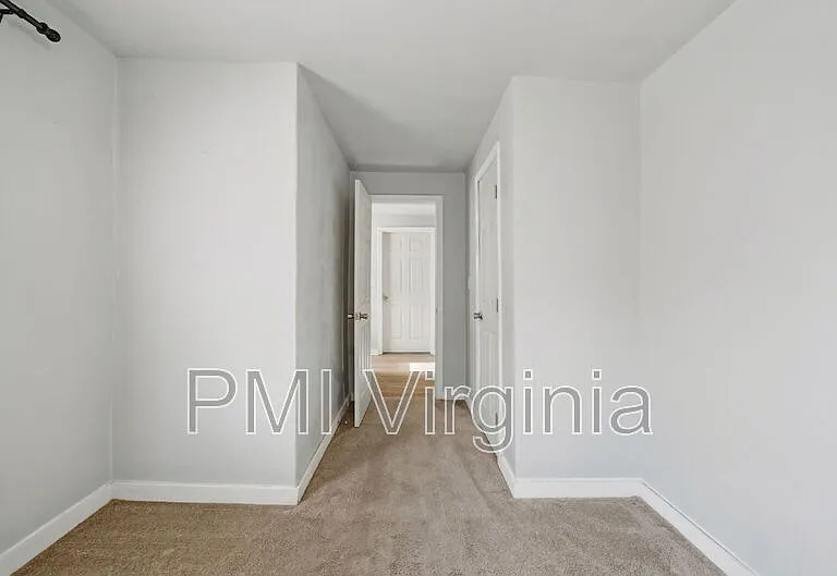 1035 W 36th St — Photo 22