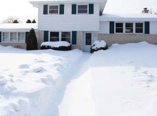 W151N8623 Marshall Dr, Menomonee Falls, WI 53051