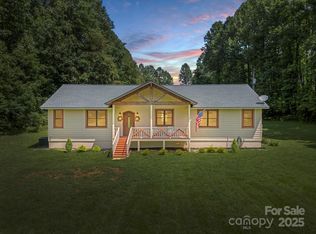 3540 Fork Creek Rd, Saluda, NC 28773
