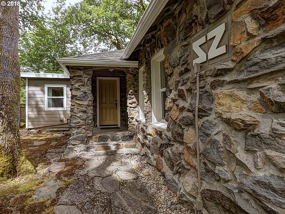 3rd image of 14111 SE Fairoaks Ave