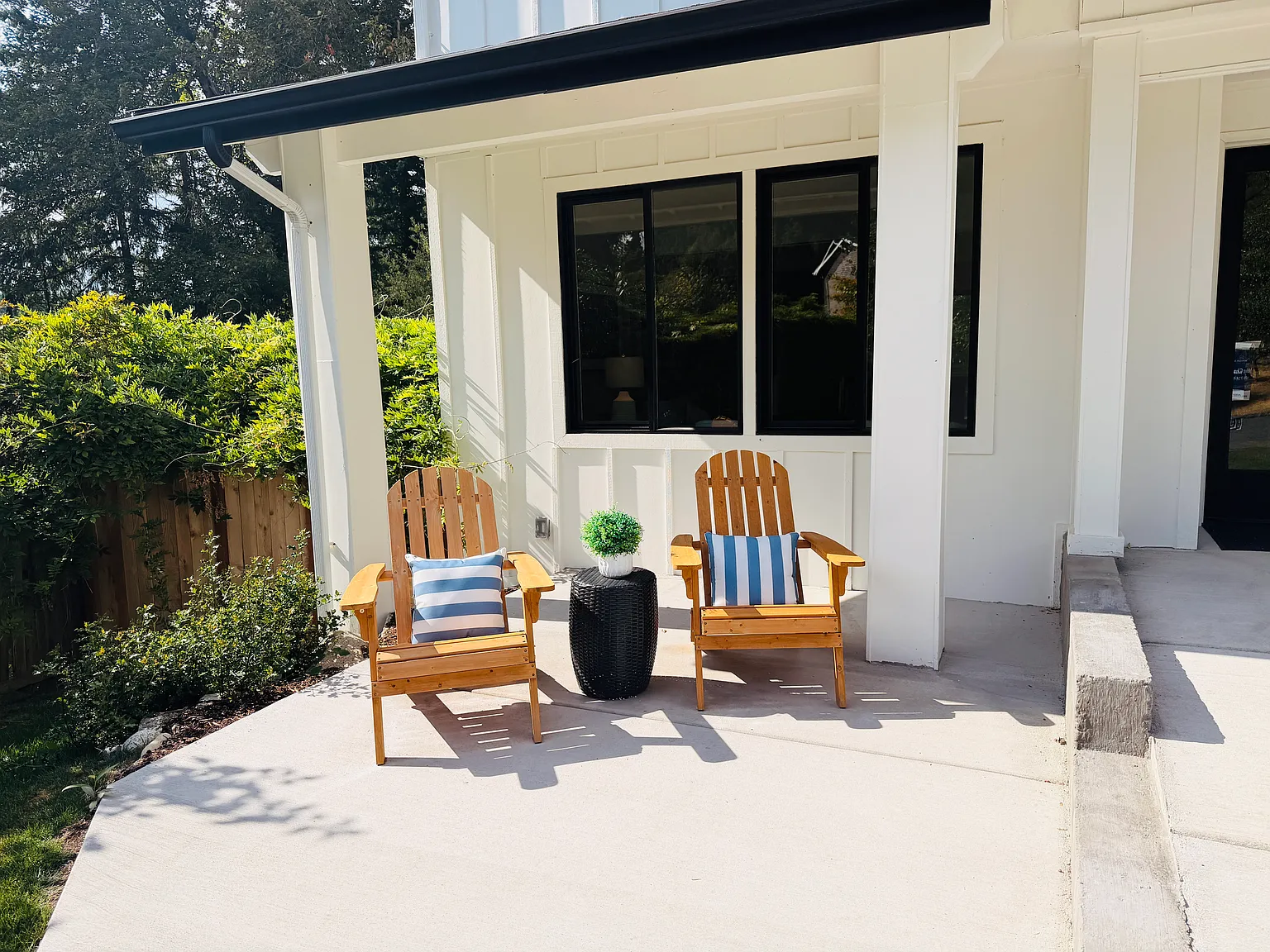 5 bed, 2690 sqft, $6,600 — Photo 3