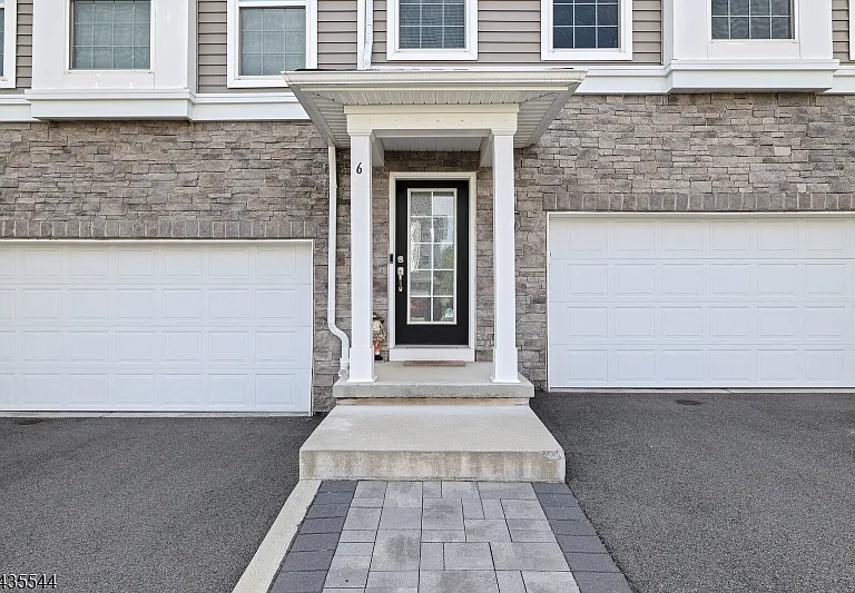 6 Martin Pl — Photo 5