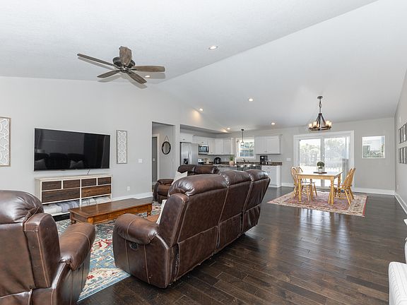 4th image of 220 John Purdom Dr