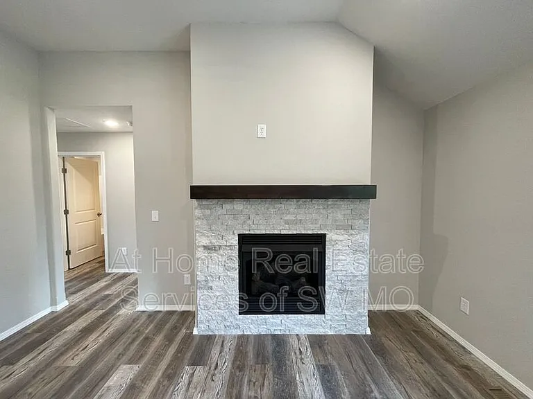 353 Rabbit Run St — Photo 6