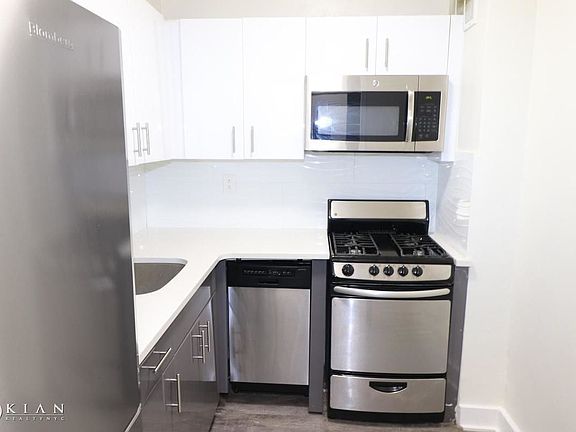 4th image of 4140 Denman St APT 4L